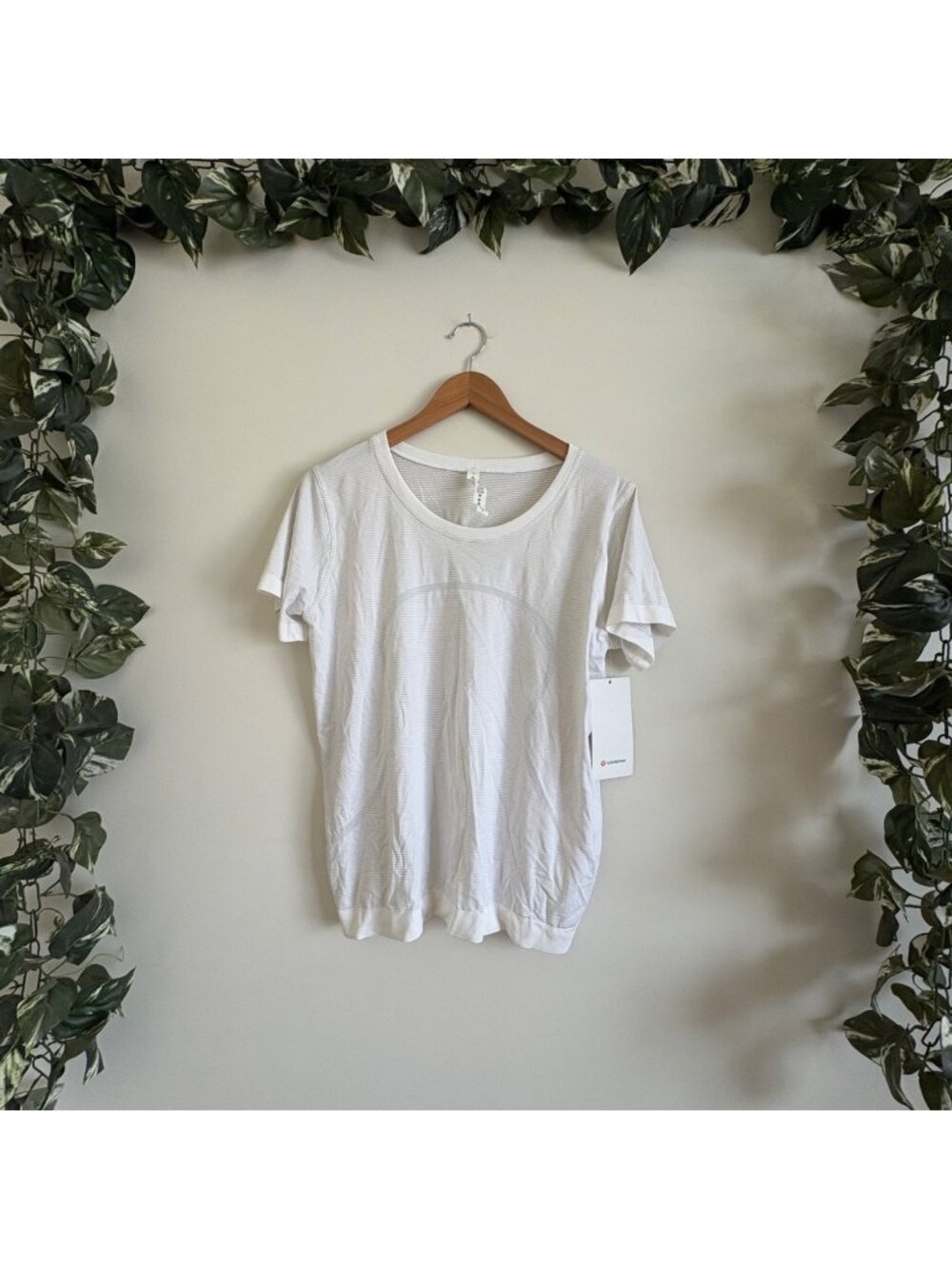 Lululemon Athletic Swiftly Tech Relaxed Short Sleeve Shirt White NWT Size 10